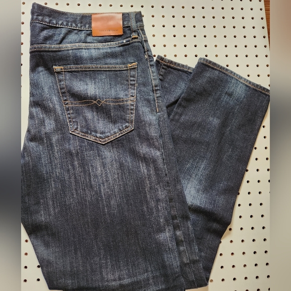 Lucky Brand Jeans (410 Athletic Fit) - Picture 4 of 5